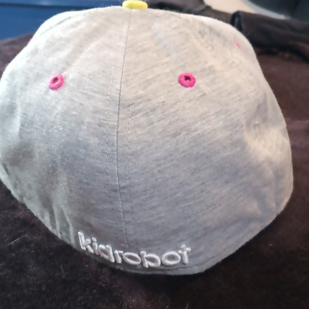Kidrobot hat - Picture 3 of 4
